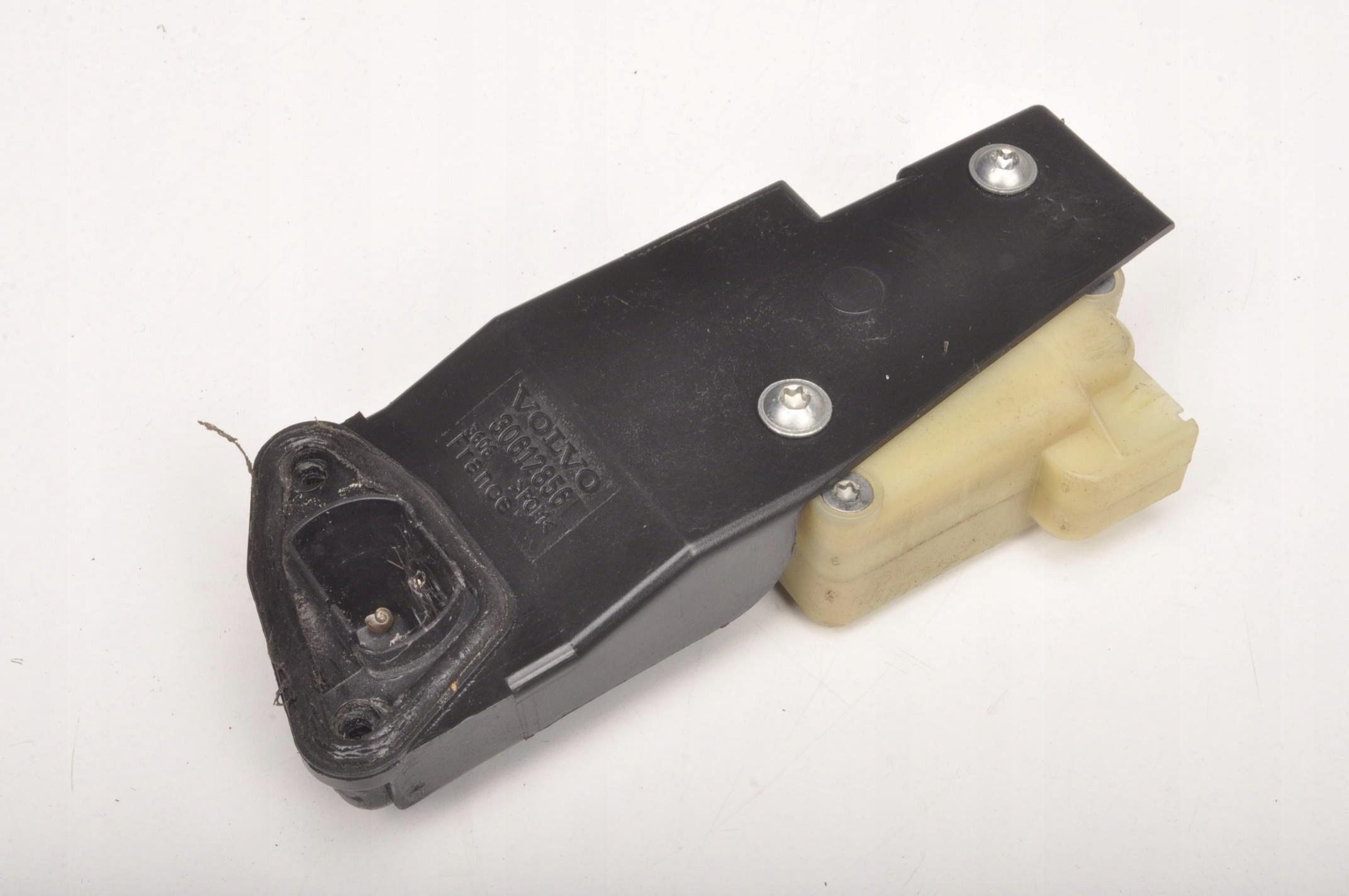 VOLVO S60 и привод крышки топливного бака 30612856