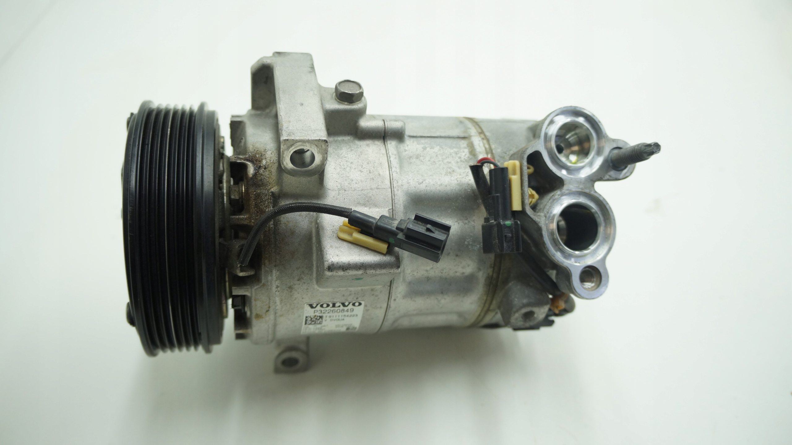 Компрессор кондиционера VOLVO S60 III S90 32260849