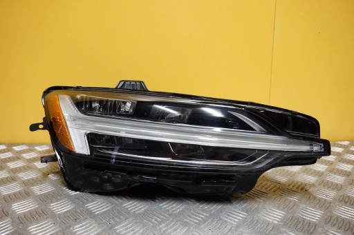 32338030 - Volvo s60 v60 2018 - активна система дальнього світла правая фара сша