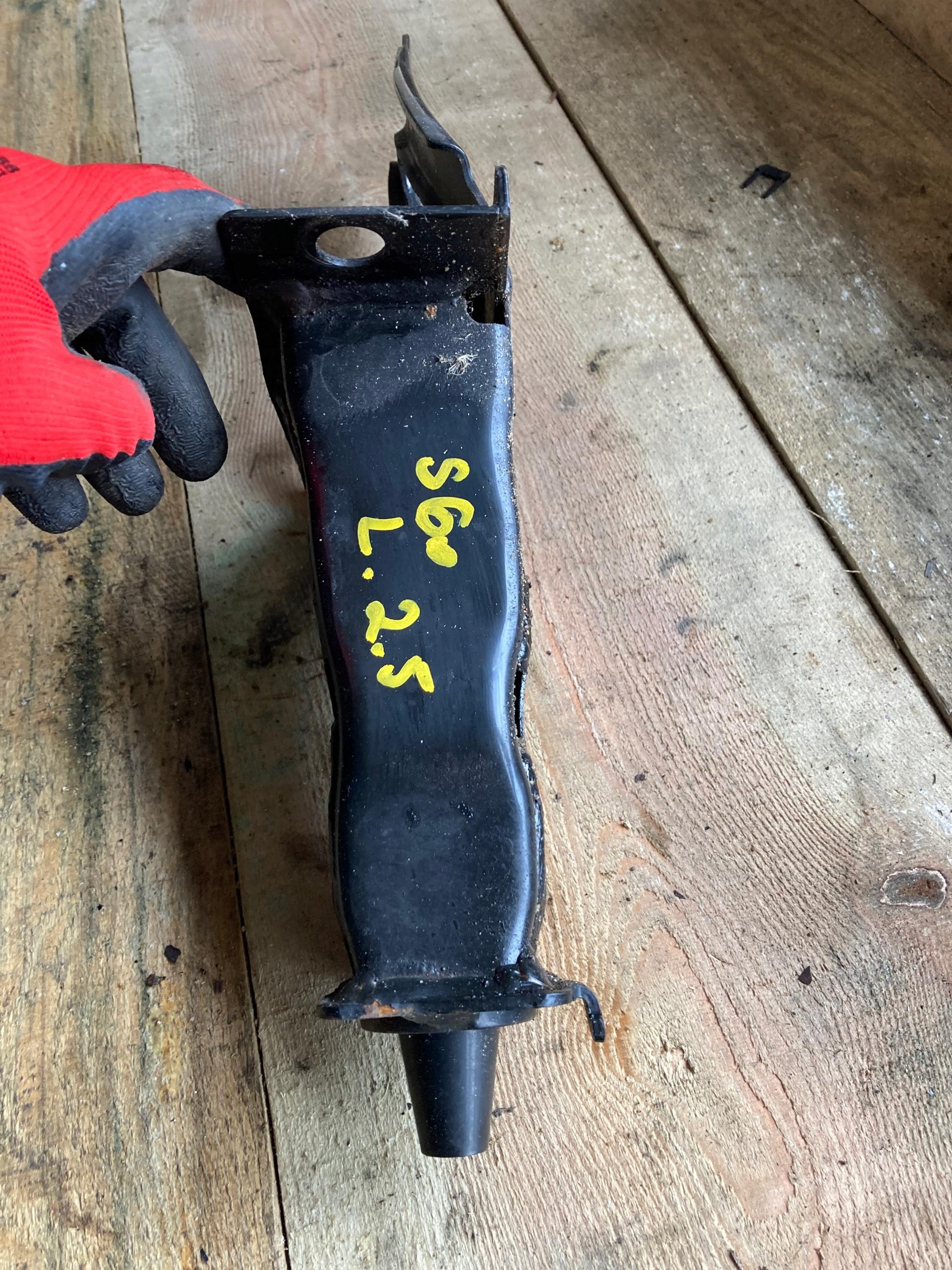 30760140 - VOLVO S60 V60 S80 V70 XC60 левая зона раздавливания OE