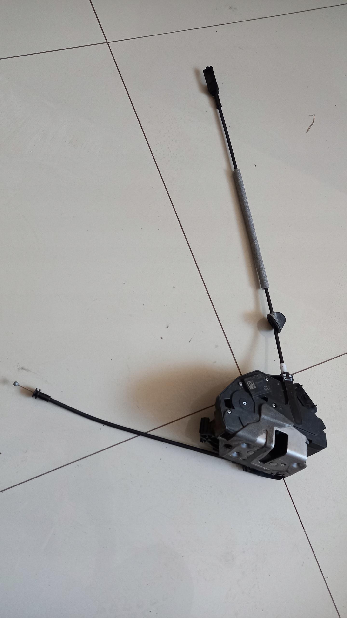 VOLVO S60 V60 замок двери левый передний 31301737 CL