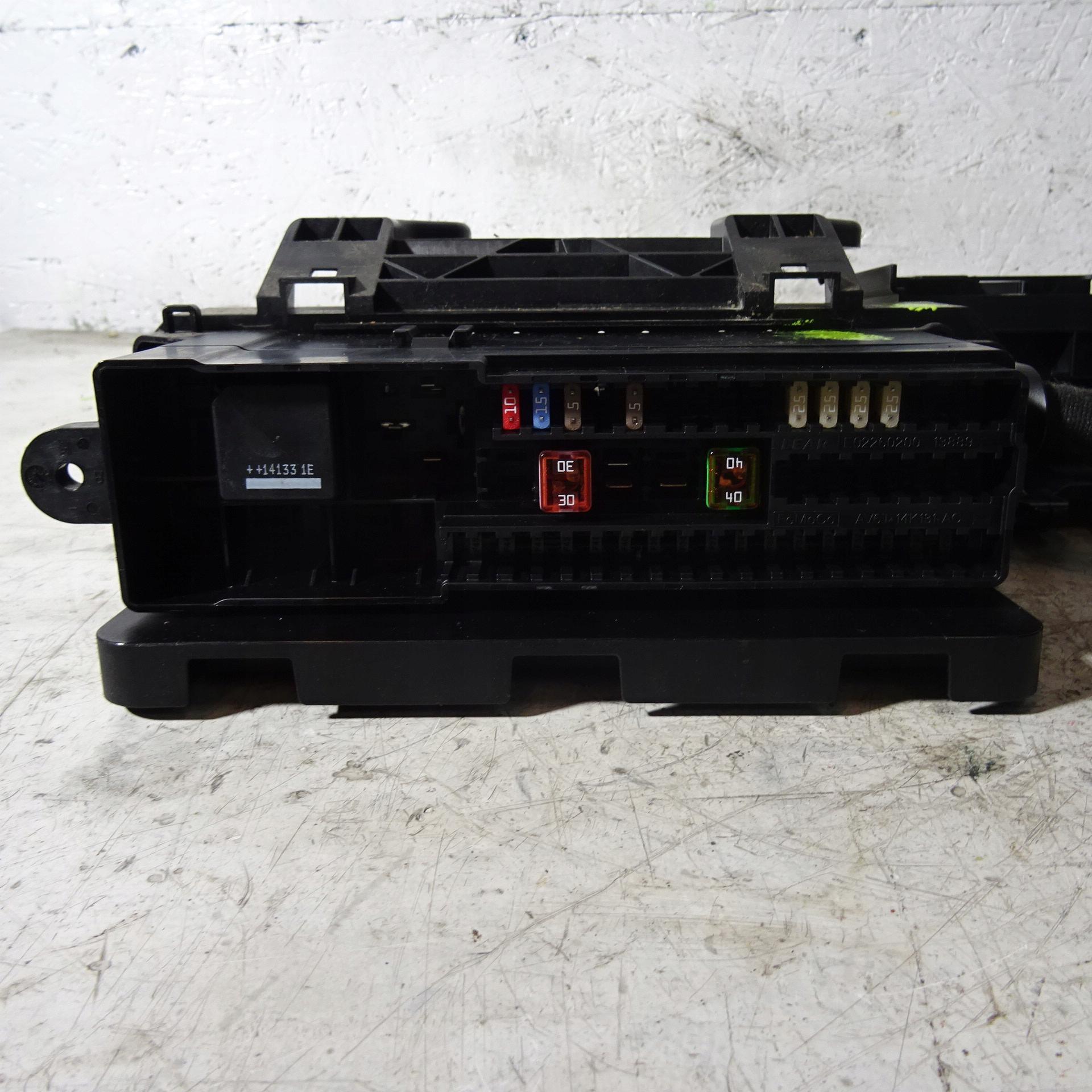 Volvo v40 14r 1.6d блок предохранителей