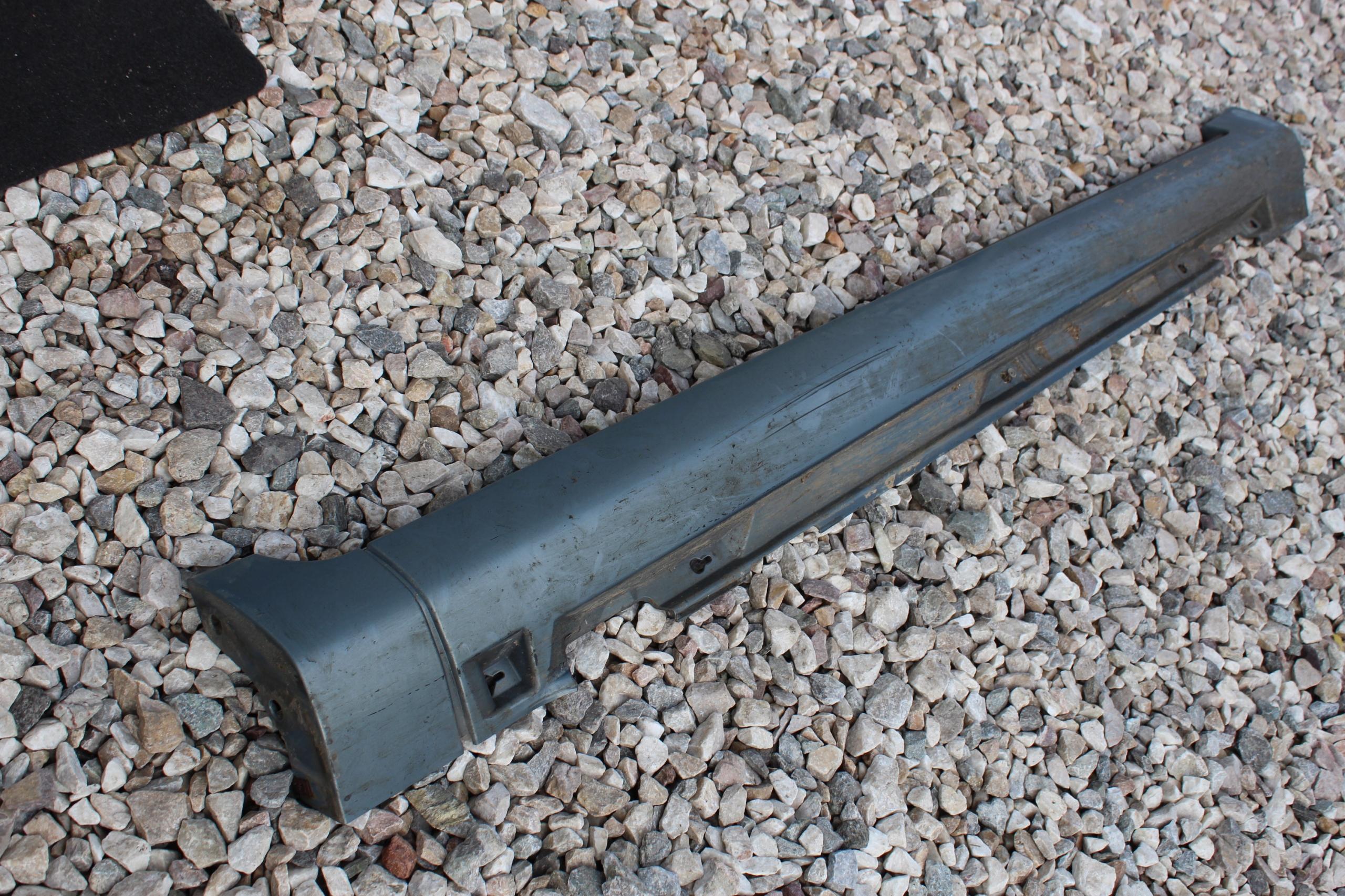 VOLVO V50 LIFT 07-. НАКЛАДКА НА ПОРІГ ПРАВОРУЧ 490-46