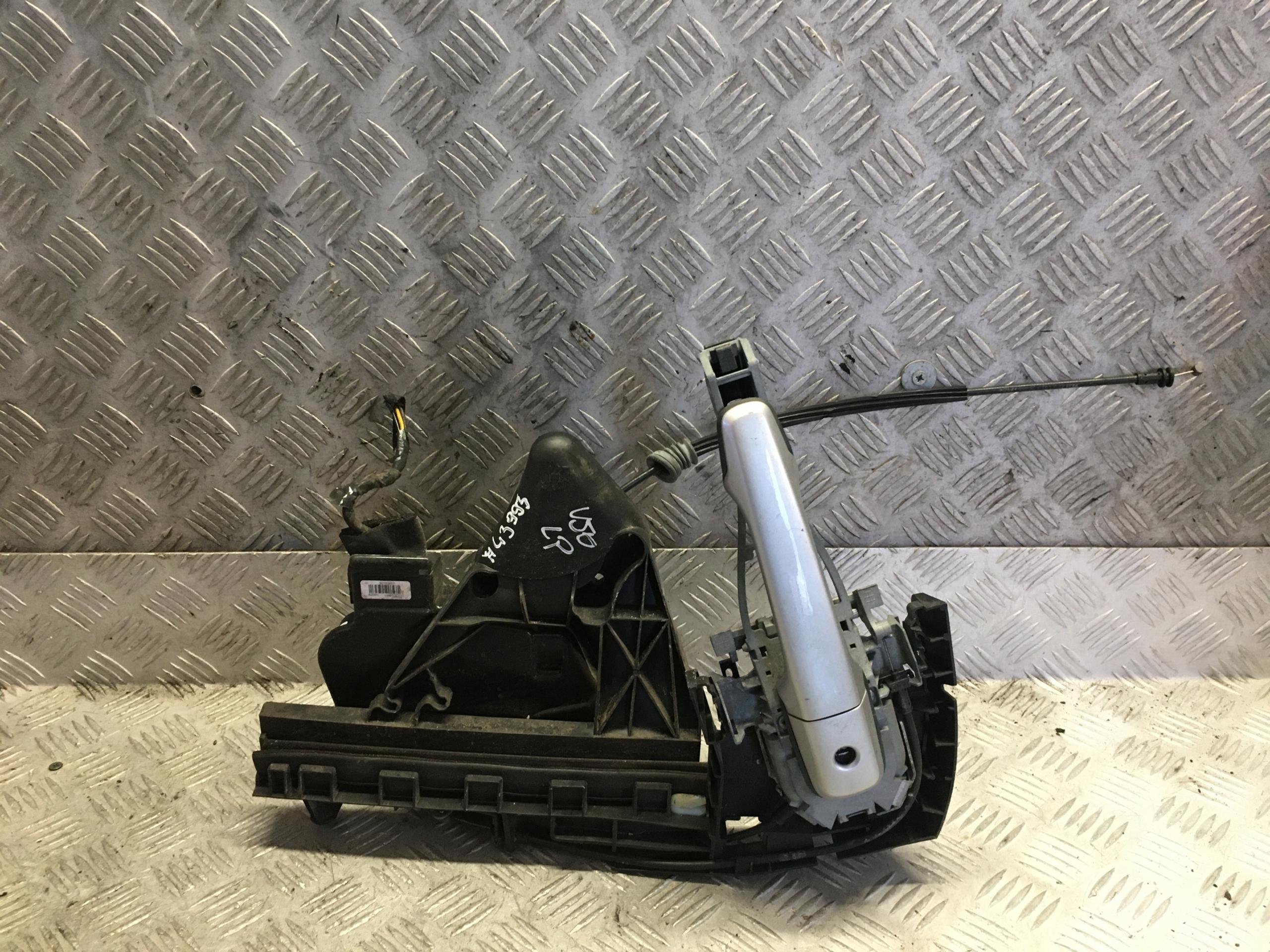 VOLVO V50 замок передний левый 30753657