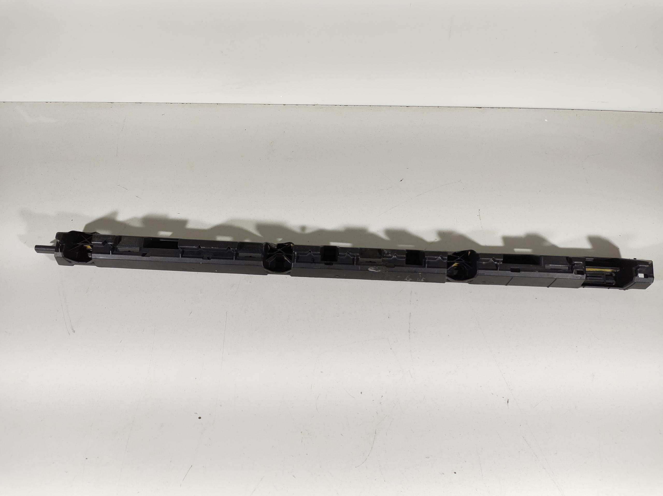 VOLVO V60 18R-ковзне кріплення порога л