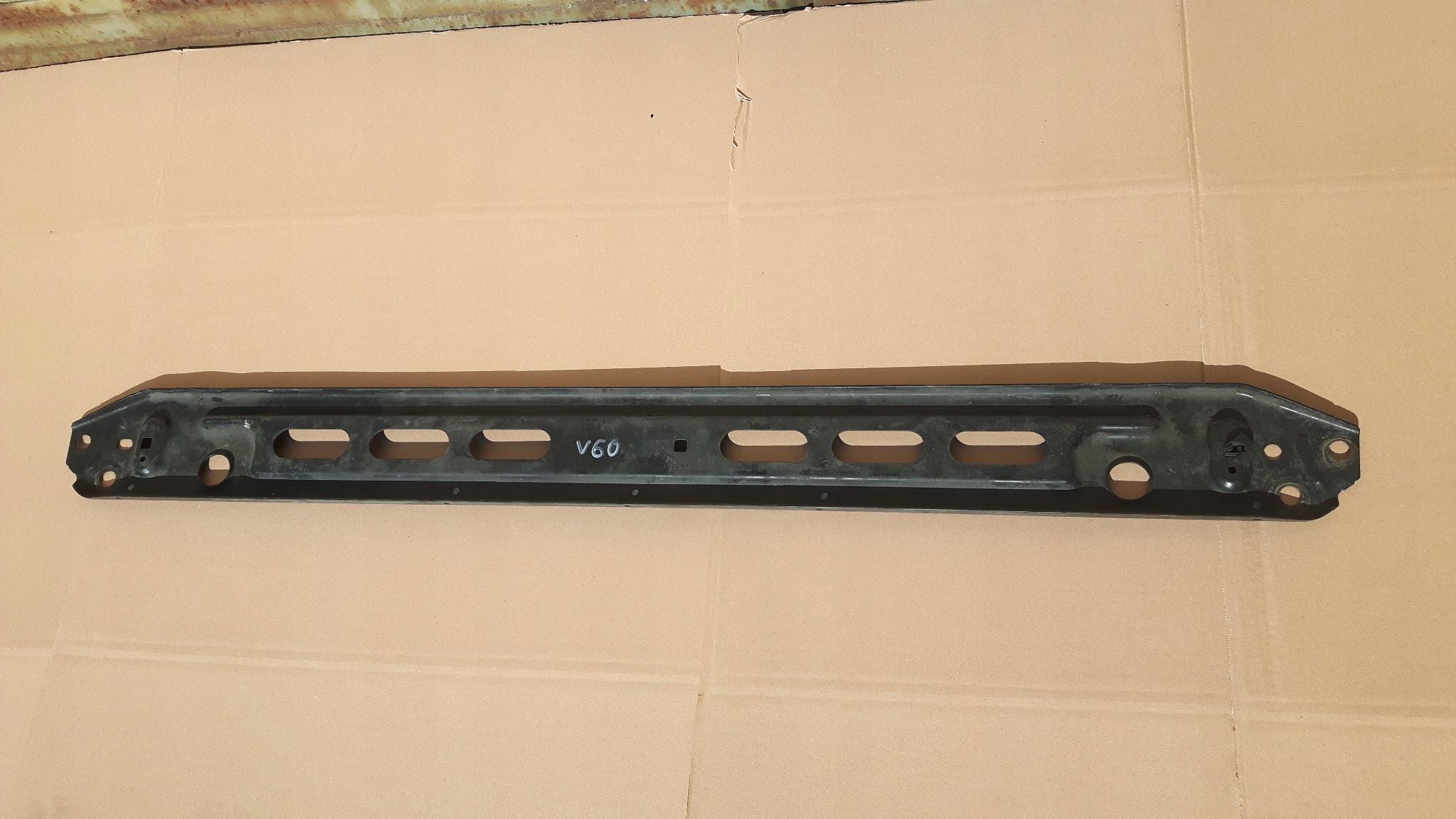VOLVO V60-Балка под радиаторы
