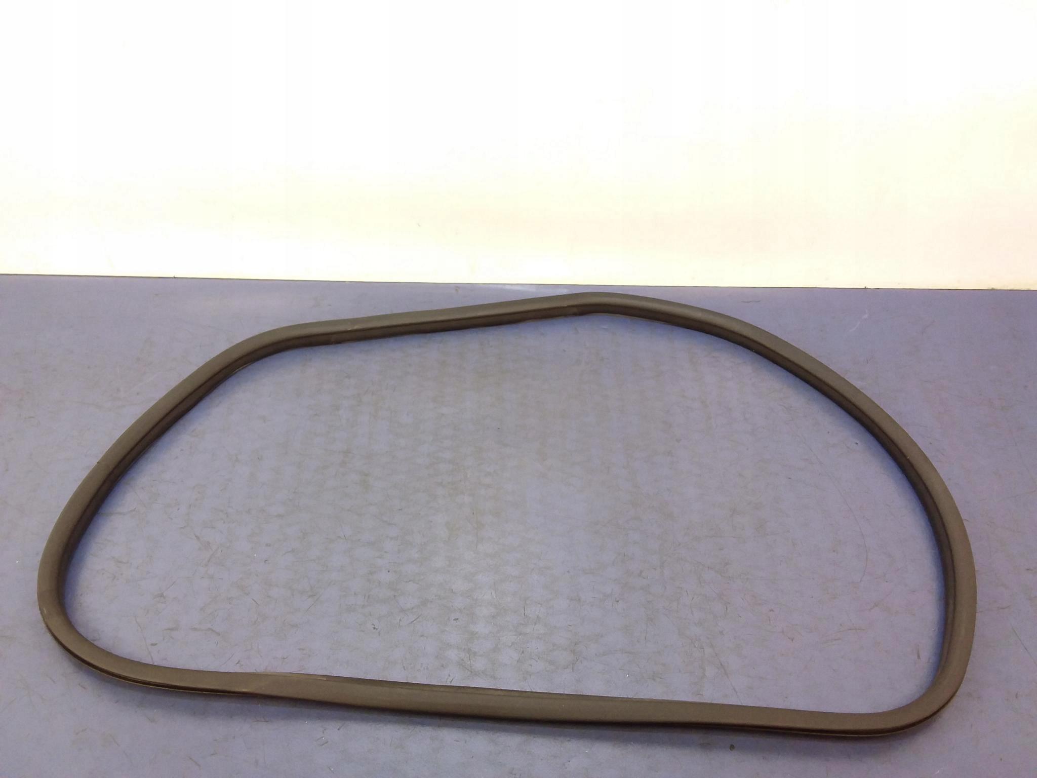 VOLVO V60 і ущільнення передньої правої двері