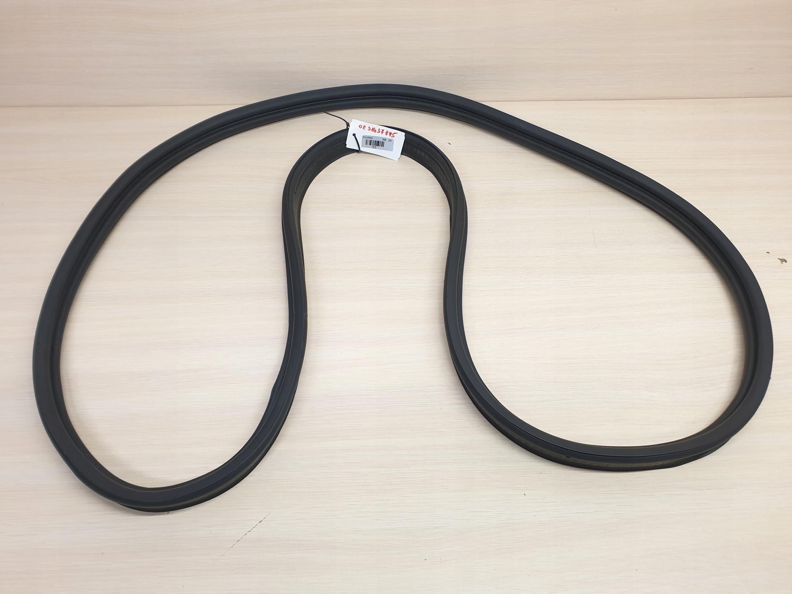 VOLVO V60 II ущільнення кришки багажника OE 31457895