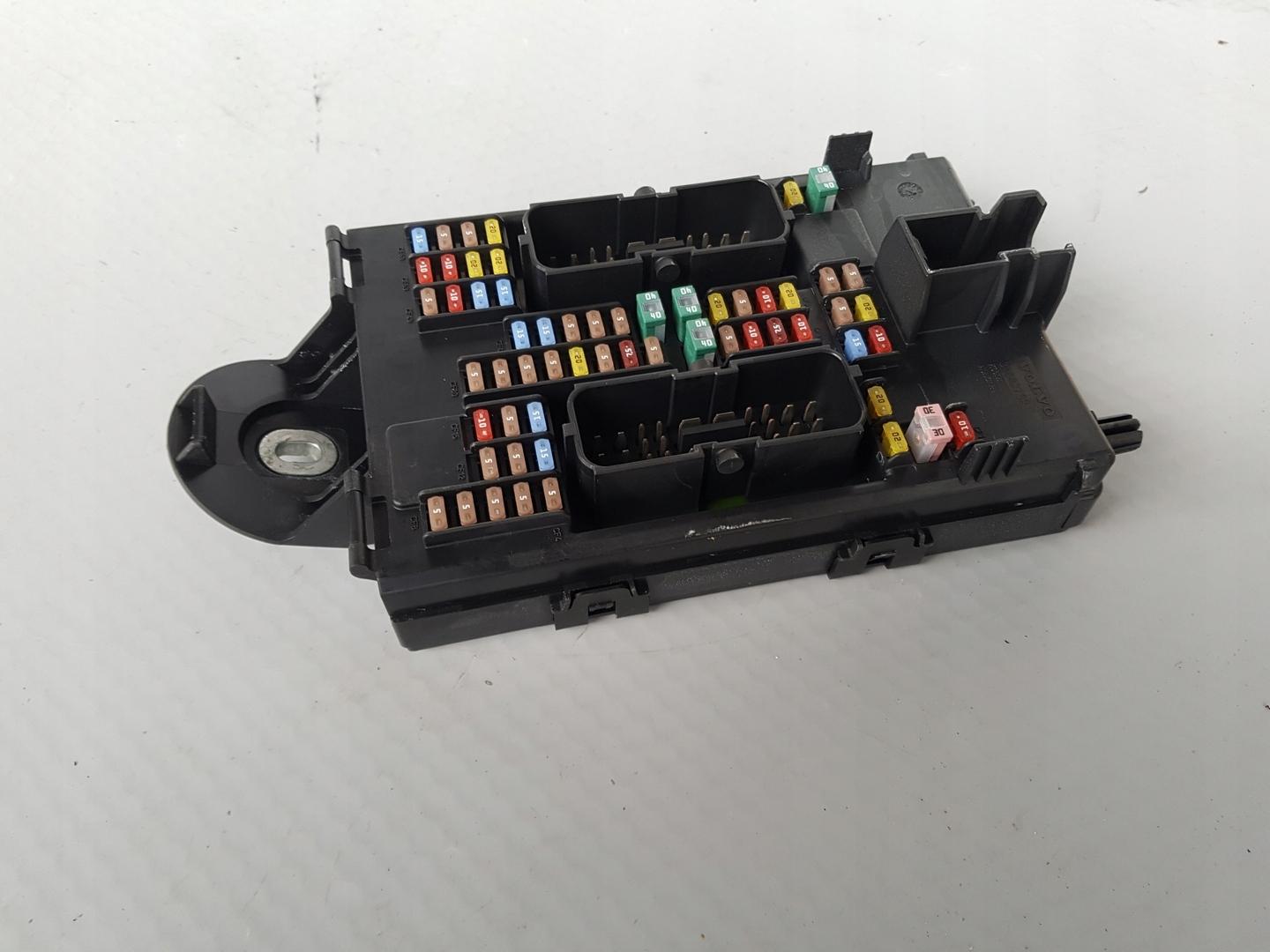 31682732 - VOLVO V60 II XC60 II V90 блок предохранителей