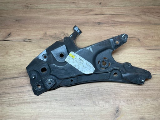 31468231 - VOLVO V60 S60 18-21 кронштейн крепление крыла левое **