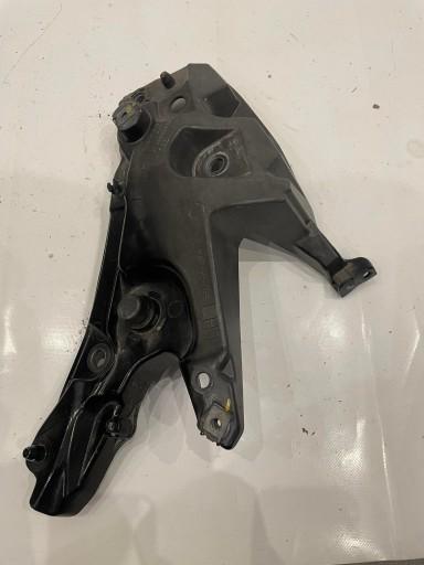 31468231 - VOLVO V60 S60 18-22 кронштейн крепление крыла левое