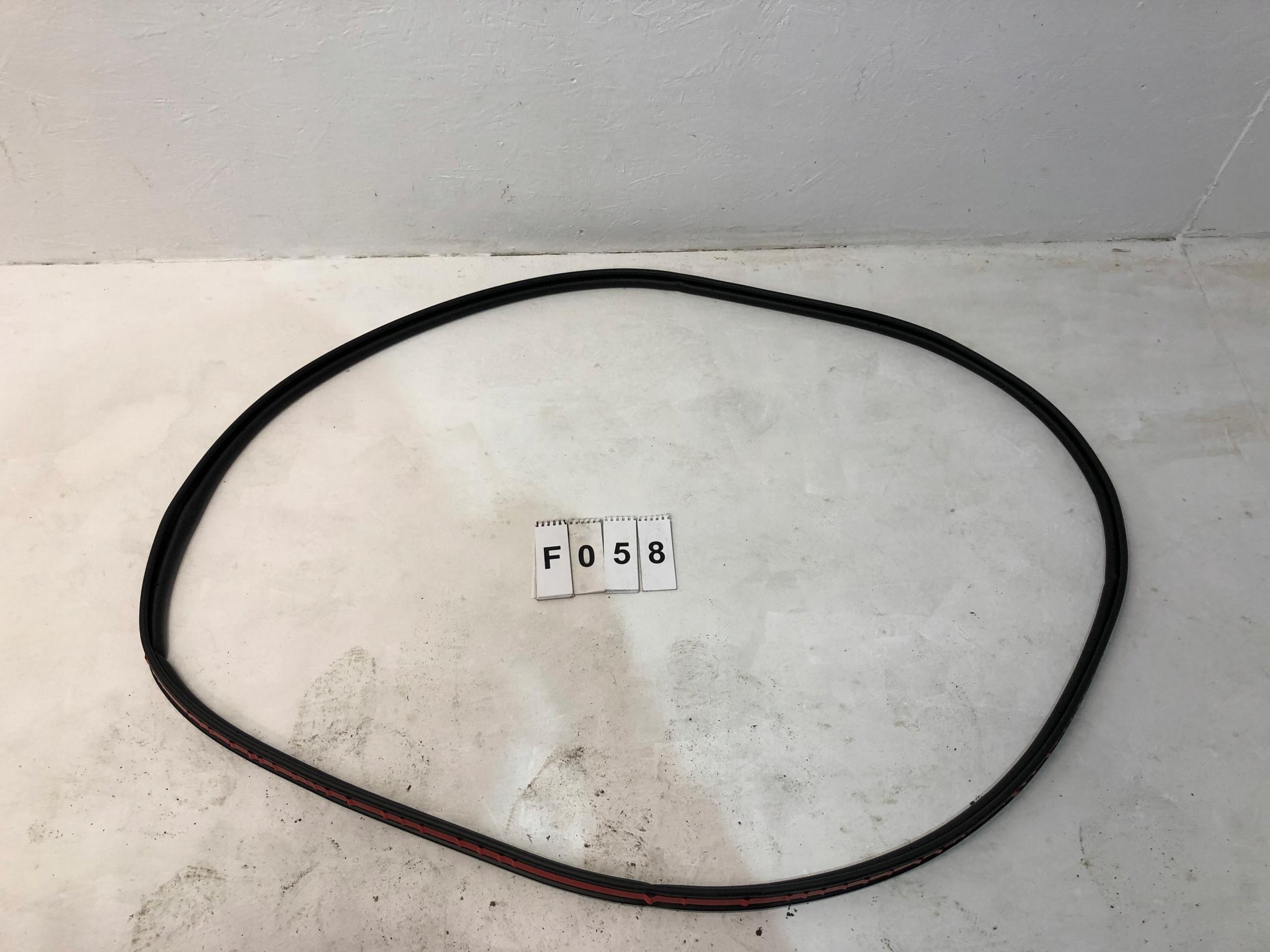 6846641 - Volvo V70 Xc70 прокладка кришки багажника 96-00