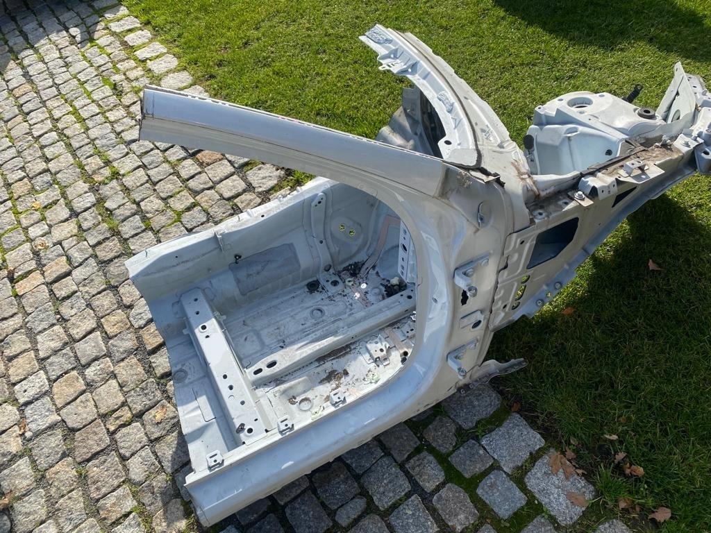 17r- - VOLVO V90 II лонжерон правая стойка фартук