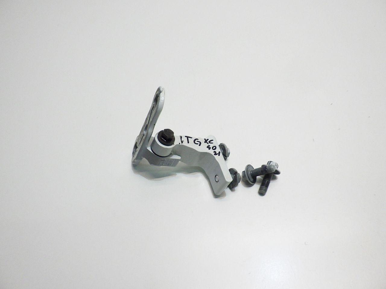 31457095 - VOLVO XC40 2021 ДВЕРНАЯ ПЕТЛЯ ЛЕВАЯ ЗАДНЯЯ ВЕРХНЯЯ