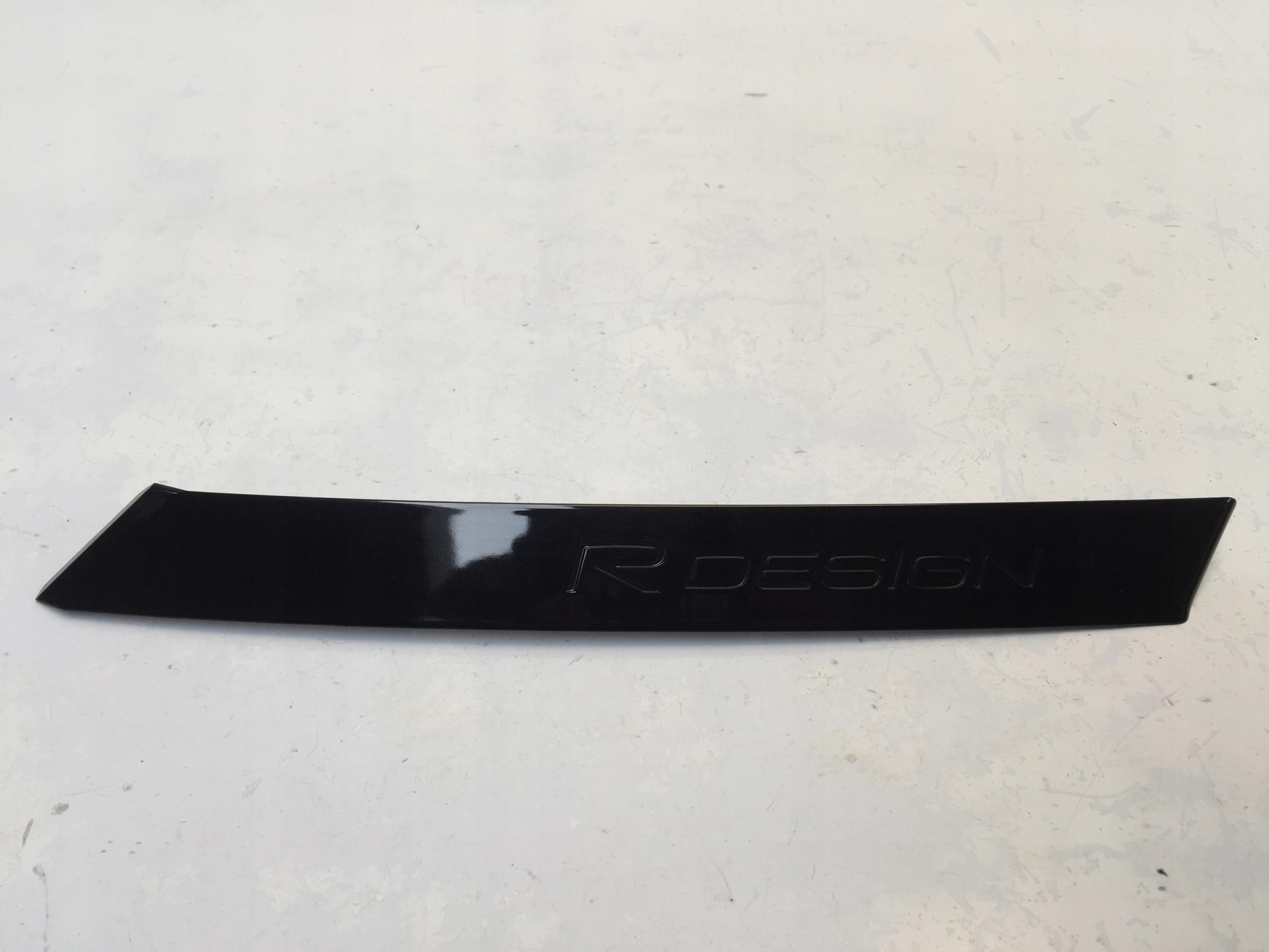 31463687 - VOLVO XC40 II БРЫЗГОВИК ЗАДНИЙ ПРАВЫЙ R-DESINGN