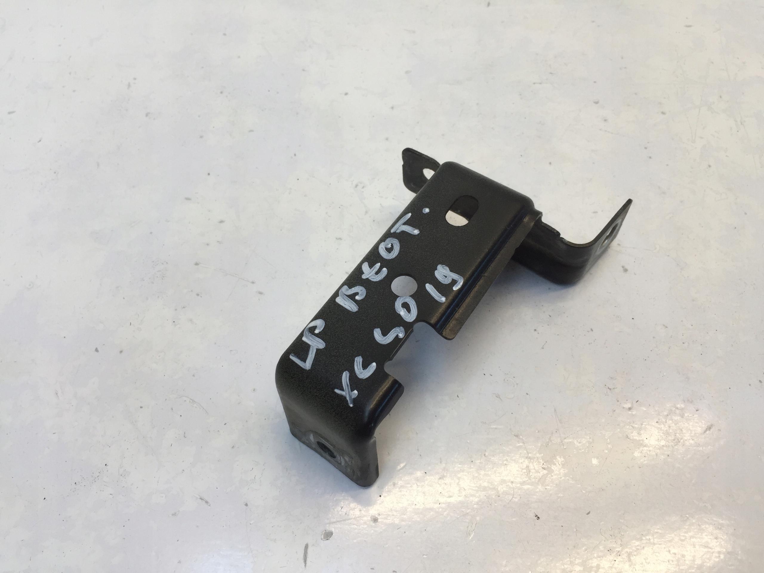 31469374 - VOLVO XC40 II КРОНШТЕЙН КРІПЛЕННЯ КРИЛА ПЕРЕДНІЙ L