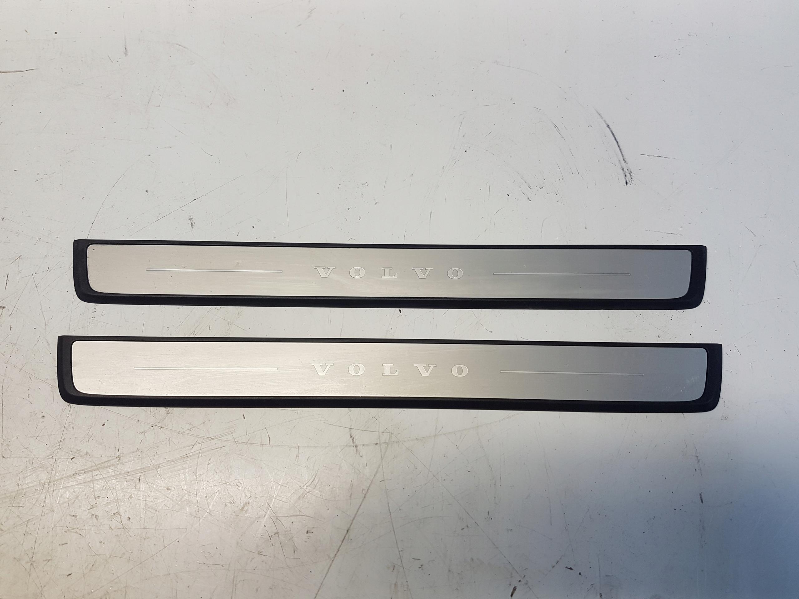 VOLVO XC40 оздоблення порогу 32289844