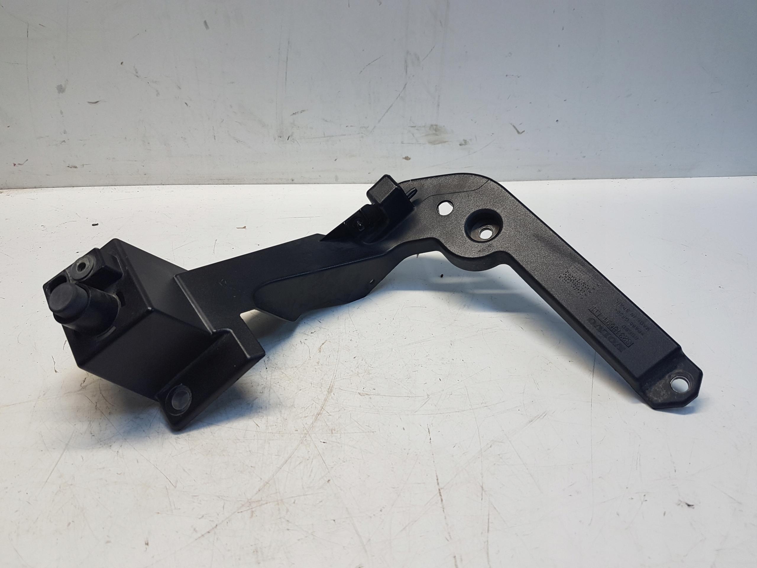 32318691 - VOLVO XC40 крыло крепление окуляр левый передний