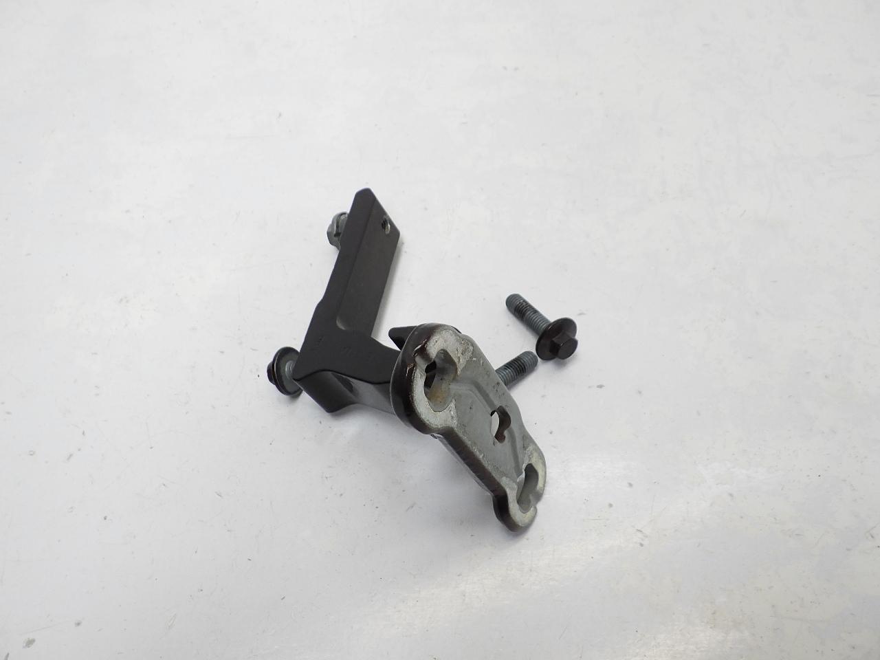 31457100 - VOLVO XC40 ДВЕРНА ПЕТЛЯ ПРАВА ЗАДНЯ НИЖНЯ 722