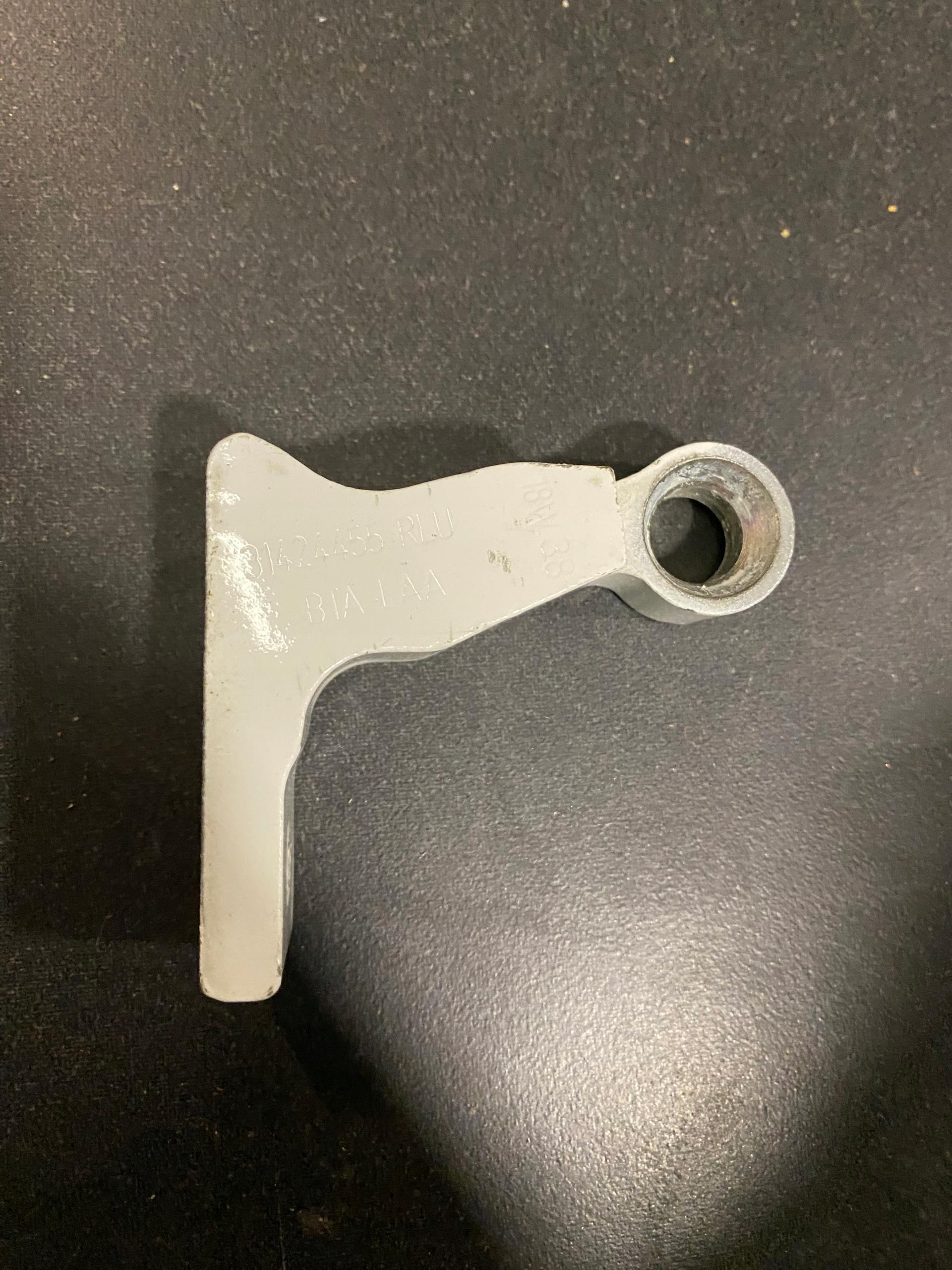 31424455 - VOLVO XC60 II 2018 петля двері задня верхня