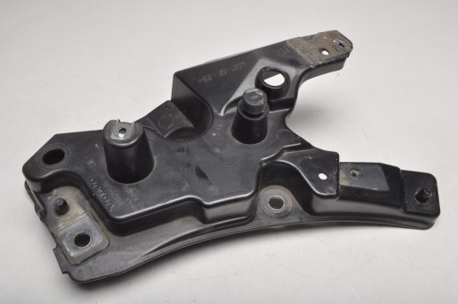 VOLVO XC60 II КРЕПЛЕНИЕ КРЫЛА 31424578 ЛЕВОЕ