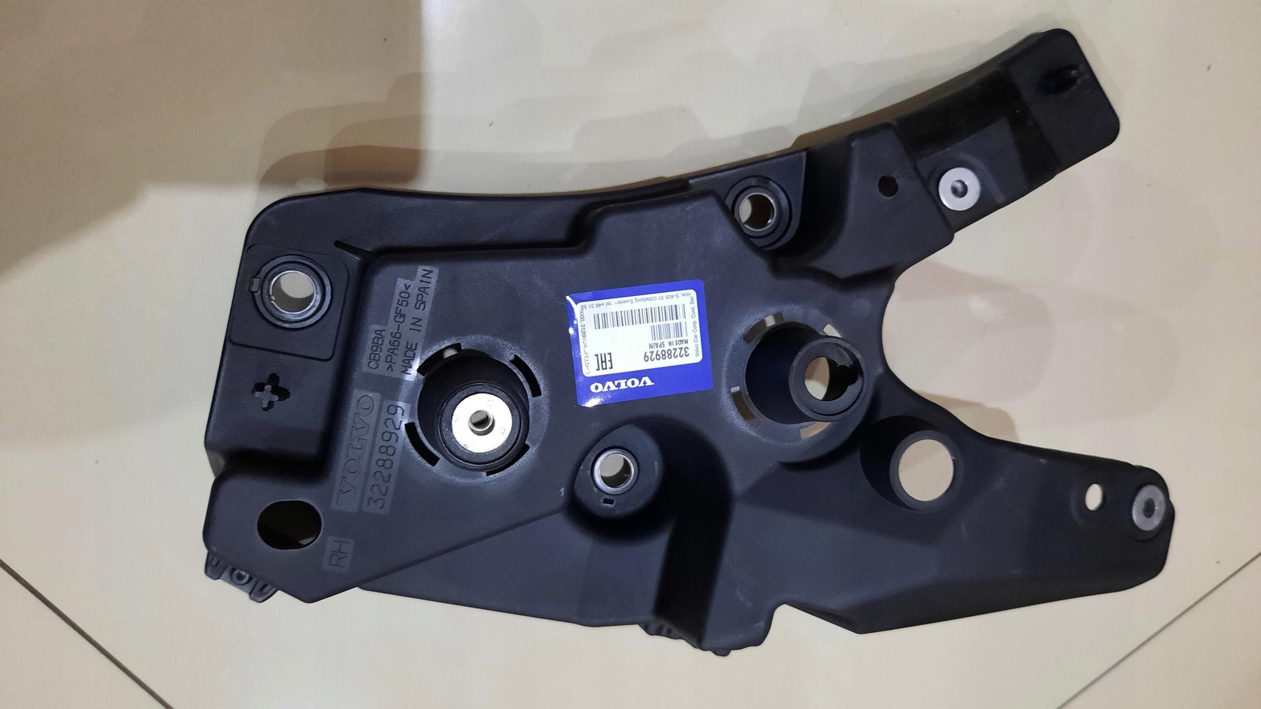 VOLVO XC60 II КРІПЛЕННЯ КРИЛА ПРАВЕ 32288929