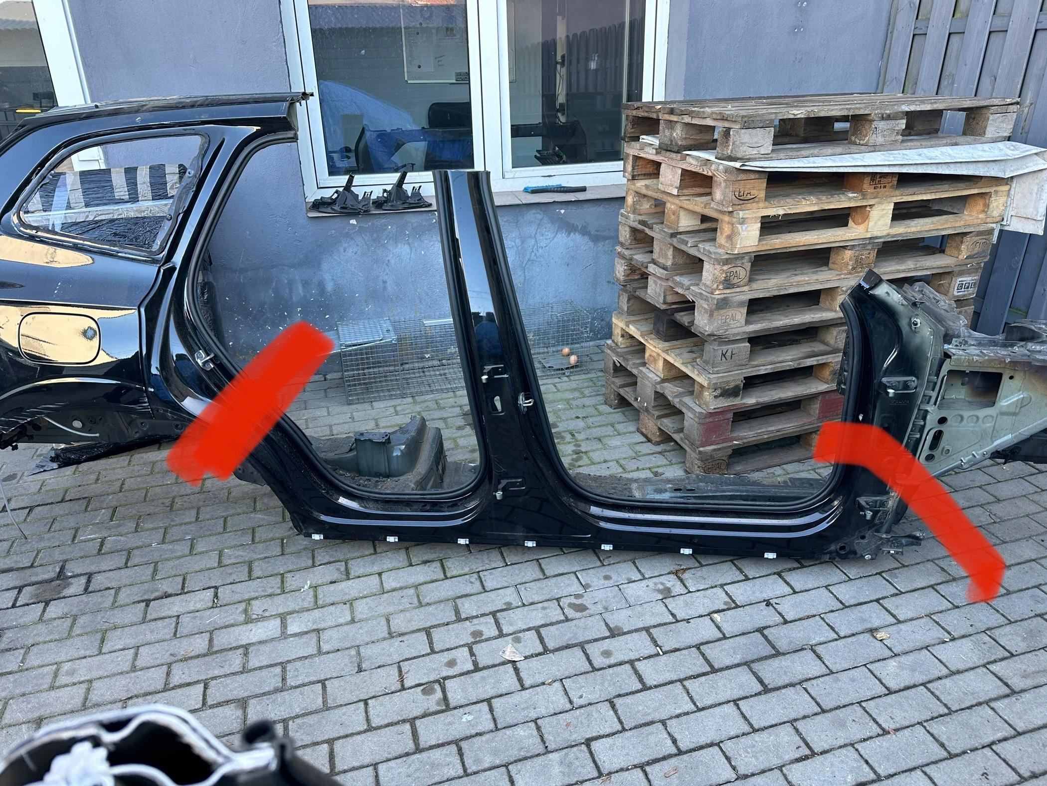 VOLVO XC60 II ПОРОГ ПРАВАЯ ЧЕТВЕРТЬ ОБШИВКА