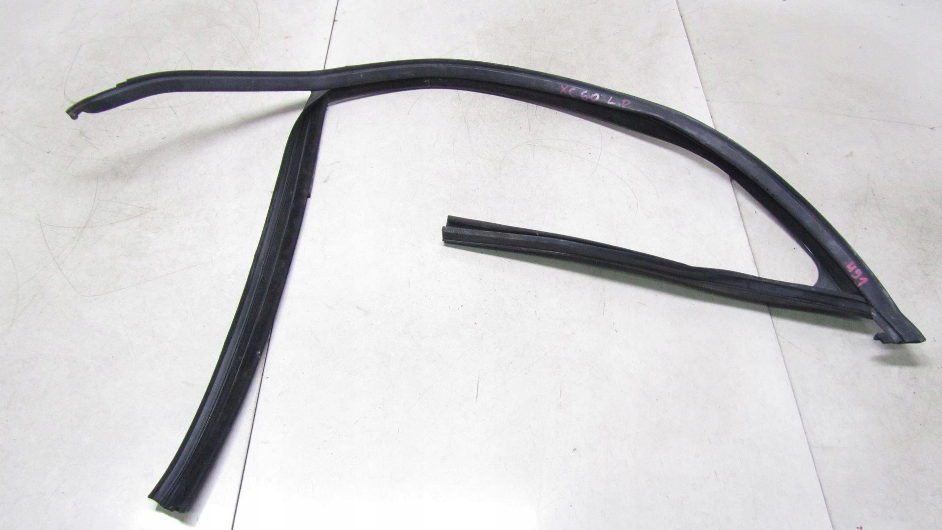 105/491 - VOLVO XC60 ПРОКЛАДКА ДВЕРЕЙ ЛІВА ПЕРЕДНЯ 08-13 491