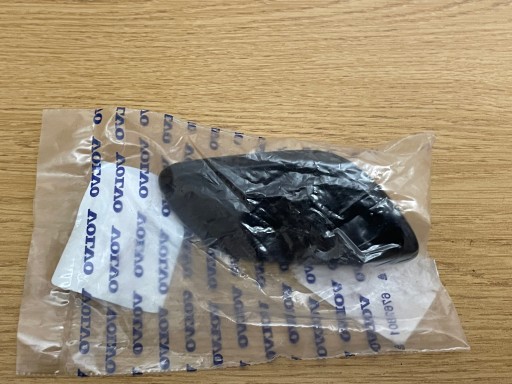 39883918 - VOLVO XC70 КРИШКА ОМИВАЧА ФАРИ ПРАВА