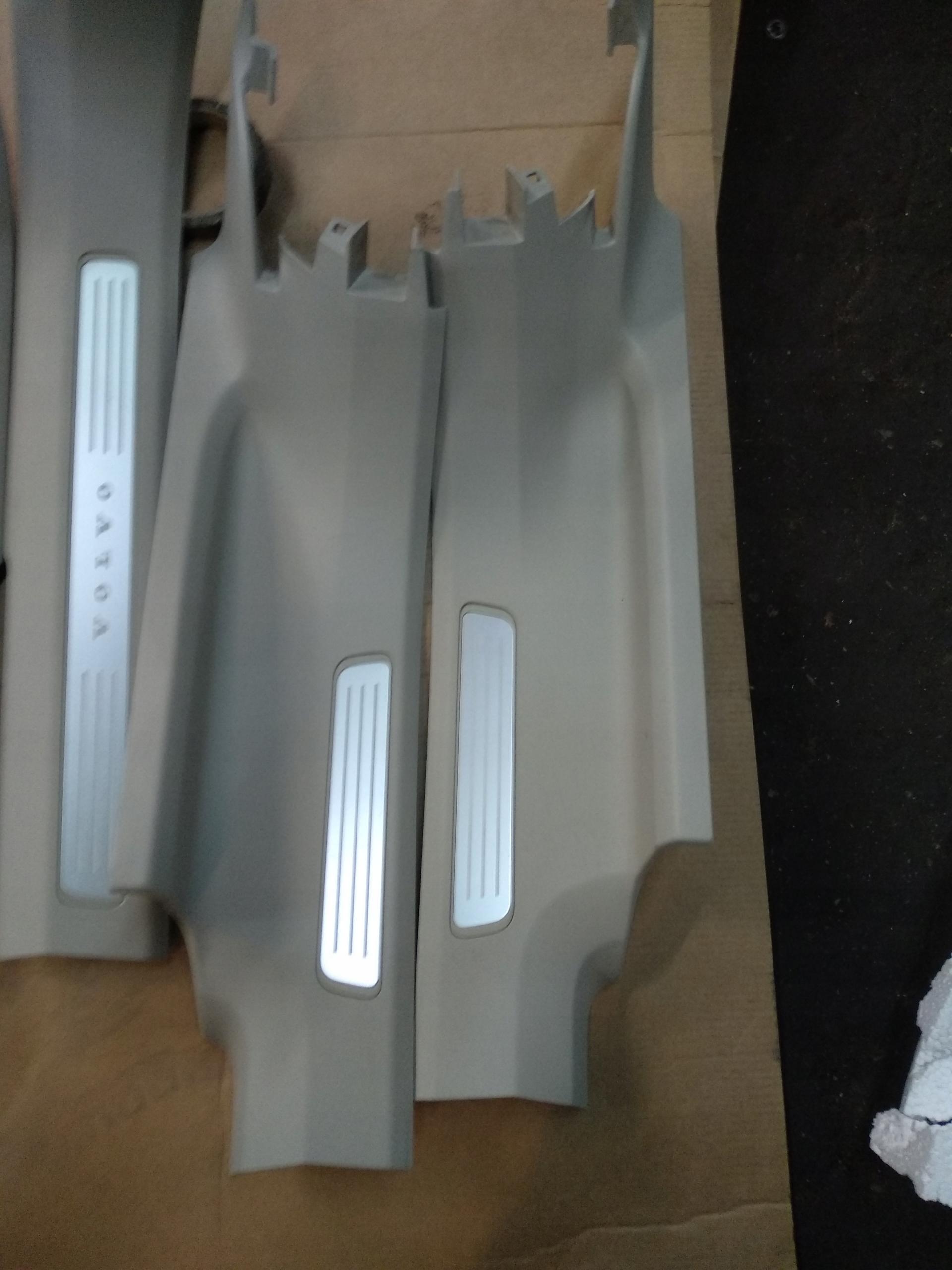 31363747 - VOLVO XC90 II 14 - 20R педаль порога задня Бежева ліва