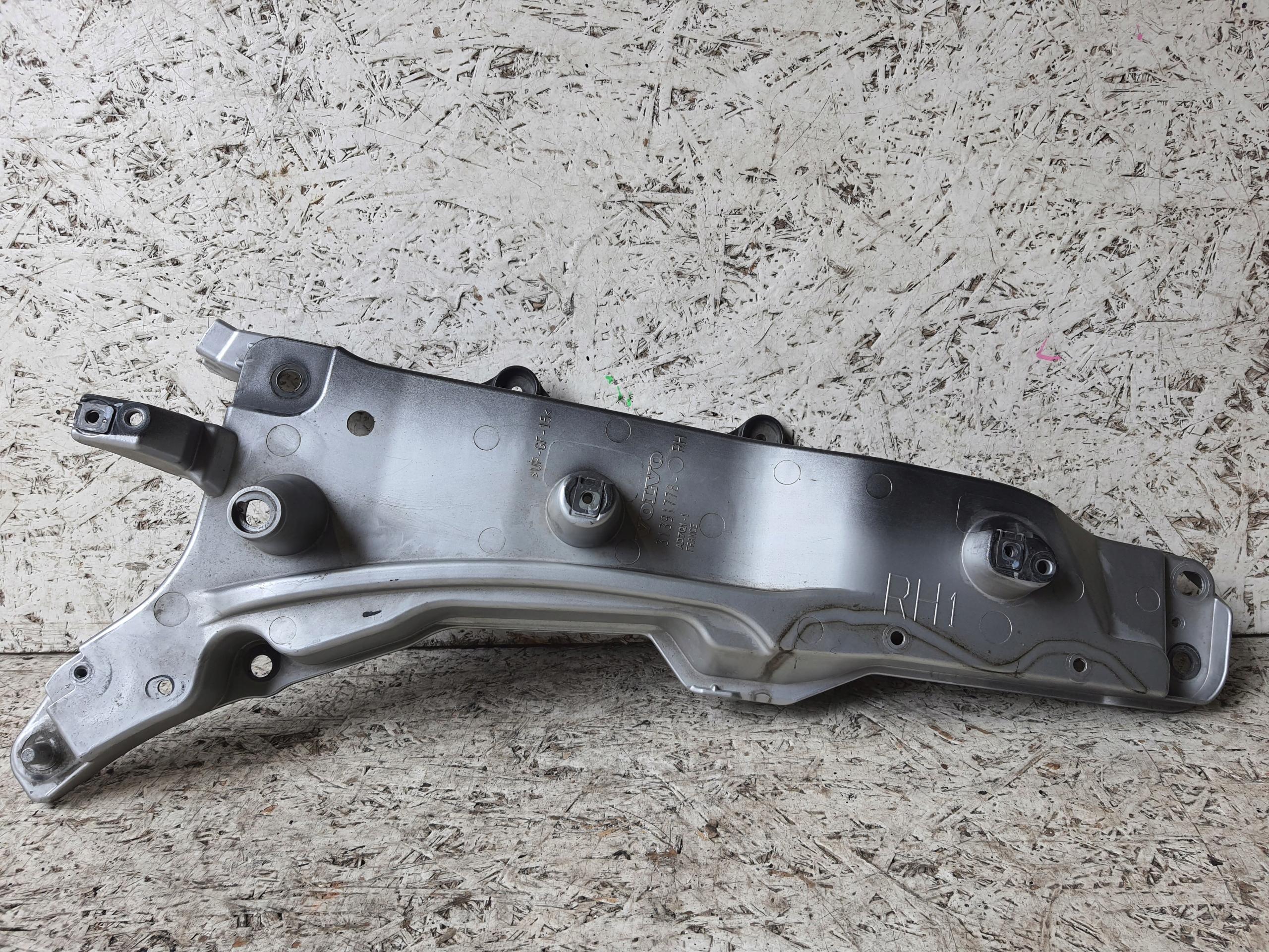 VOLVO XC90 II КРІПЛЕННЯ КРИЛА ПРАВЕ 31391778