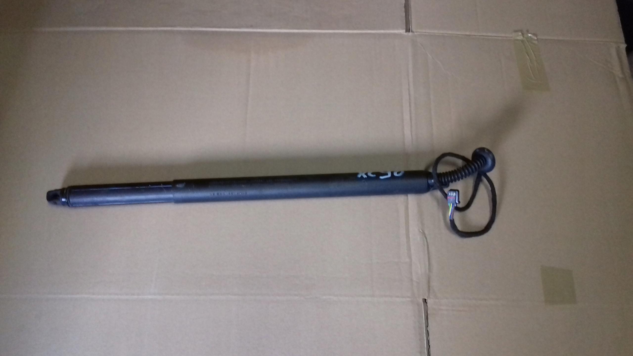 VOLVO XC90 II ПРИВОД БАГАЖНИКА 31690603