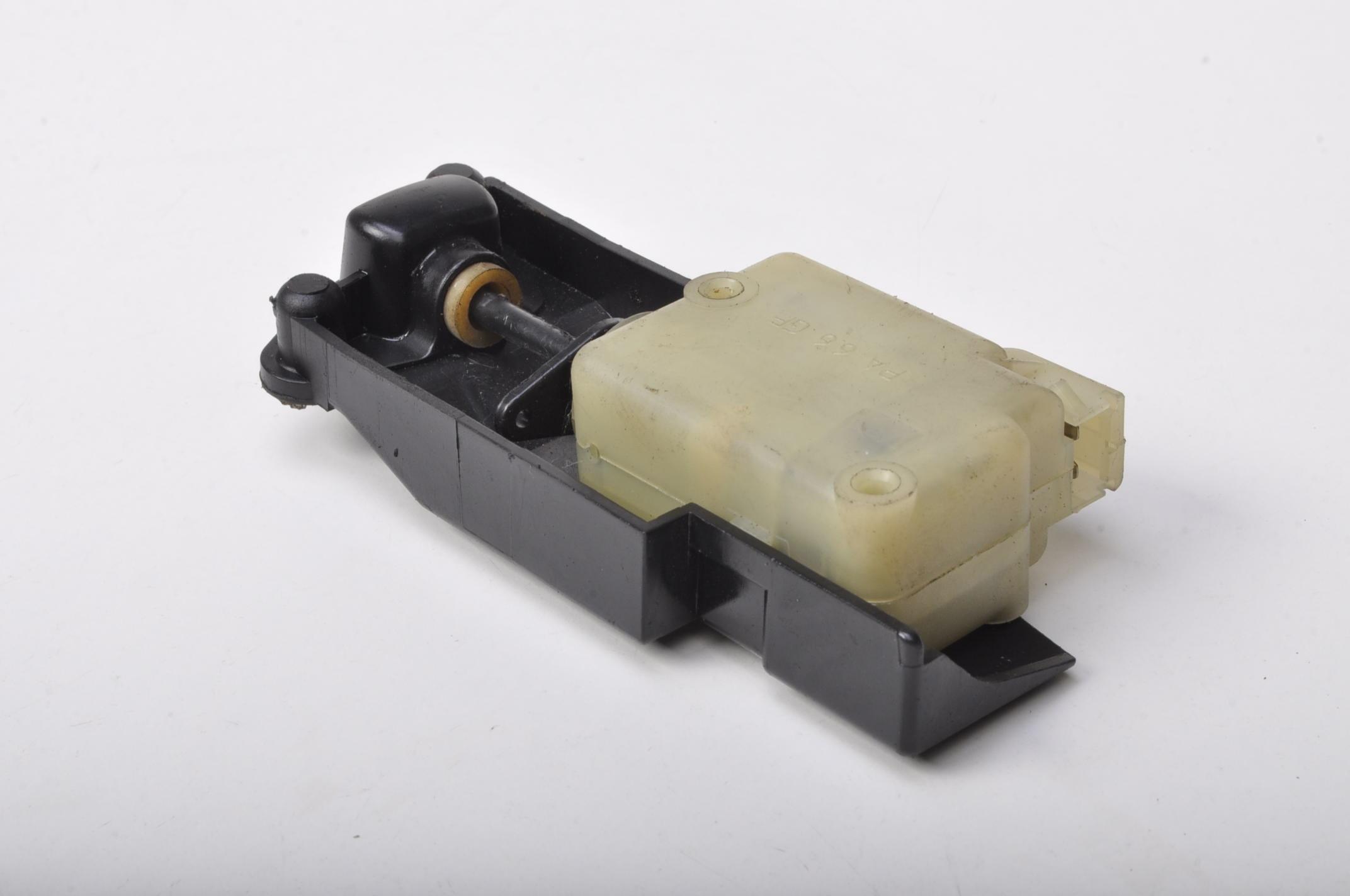 VOLVO XC90 ПРИВОД САЛЬНИКА ТОПЛИВНОГО БАКА 9483311