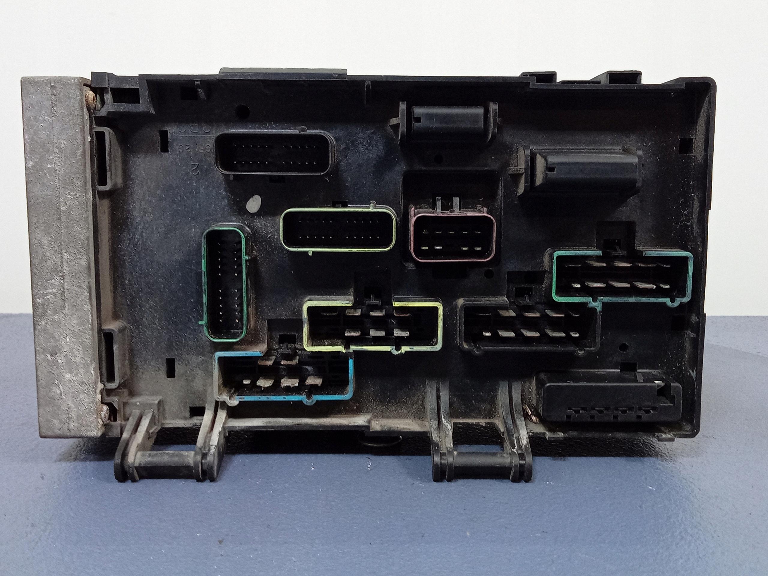 VOYAGER IV БЛОК ЗАПОБІЖНИКІВ 04869200AK