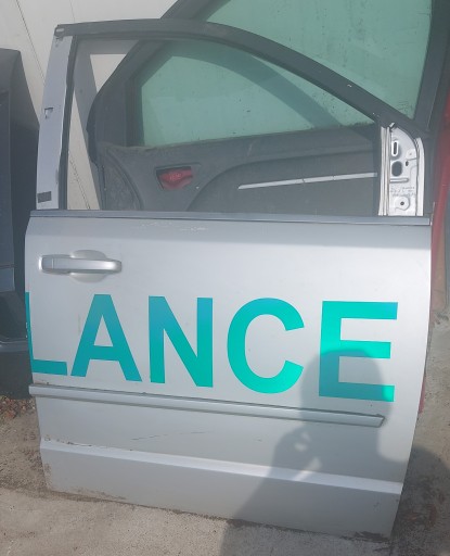 Voyager town caravan 08-20r дверь правой передняя часть ps2