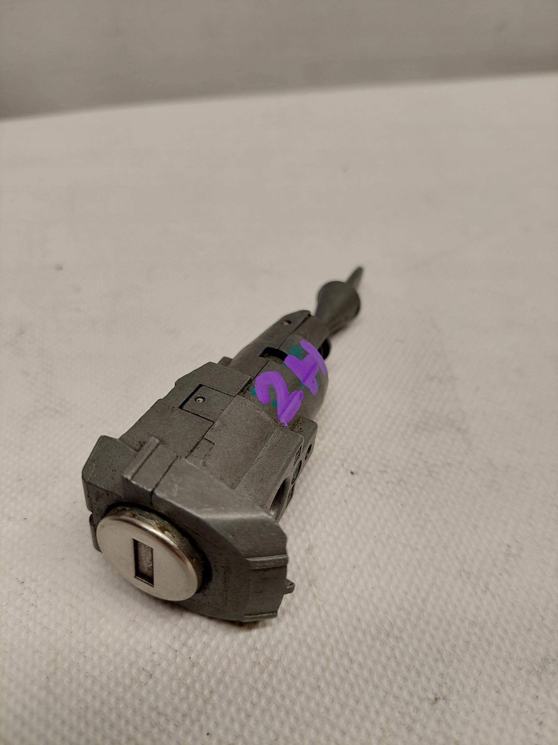 VW AMAROK 2h06837167a вставка замка ручки