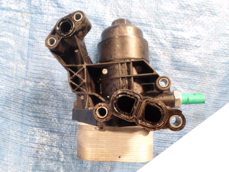 ВВ АУДИ 1.6 ТДИ ОСНОВАНИЕ МАСЛЯНОГО ФИЛЬТРА 03Н117021