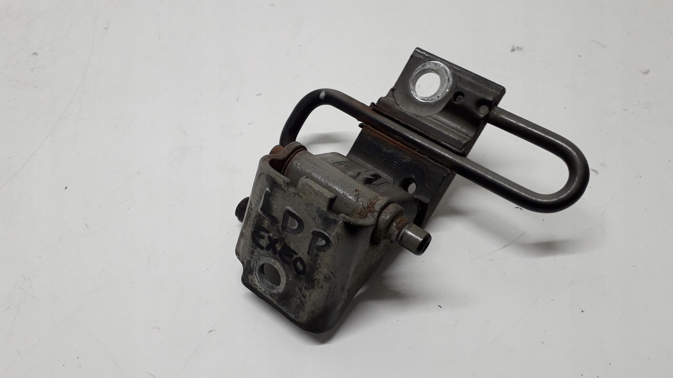 VW AUDI SEAT НИЖНЯ ЛІВА ПЕРЕДНЯ ПЕТЛЯ 8E0831411E