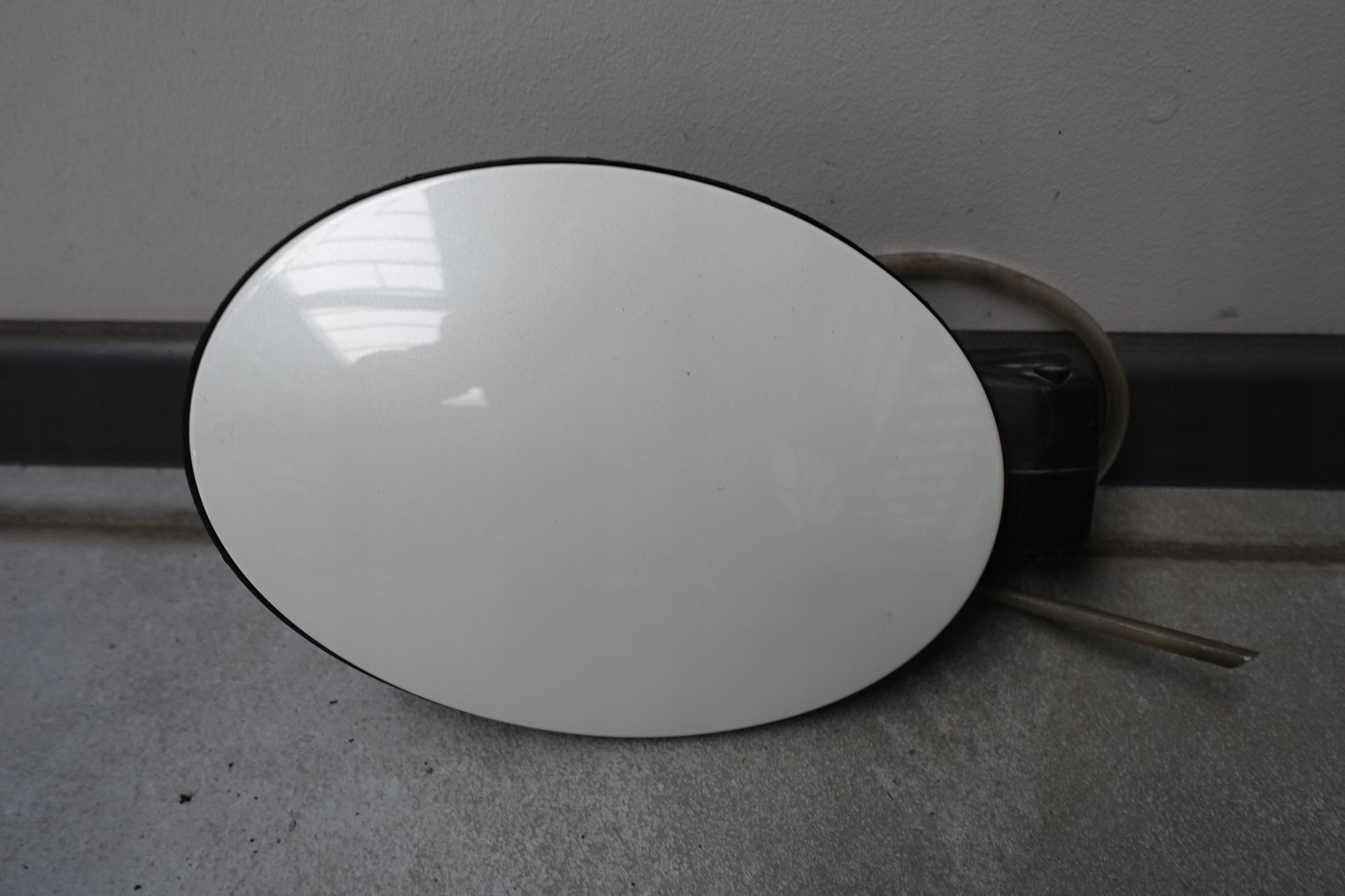 5C5809999C - VW BEETLE 5C КРИШКА ПАЛИВНОГО БАКА L0K1