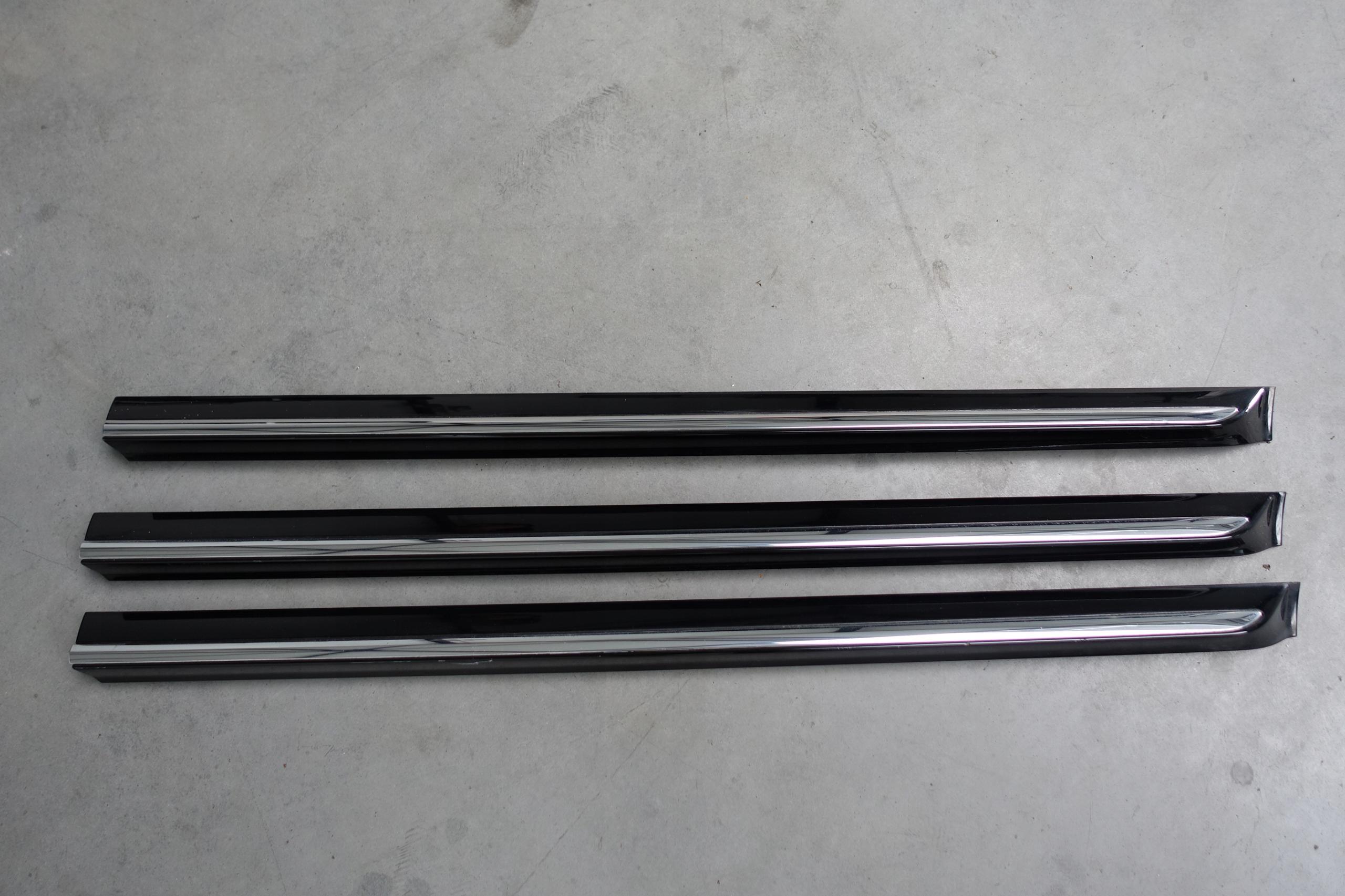 5C5853970B - VW BEETLE 5c накладка двері хром нижня права L041