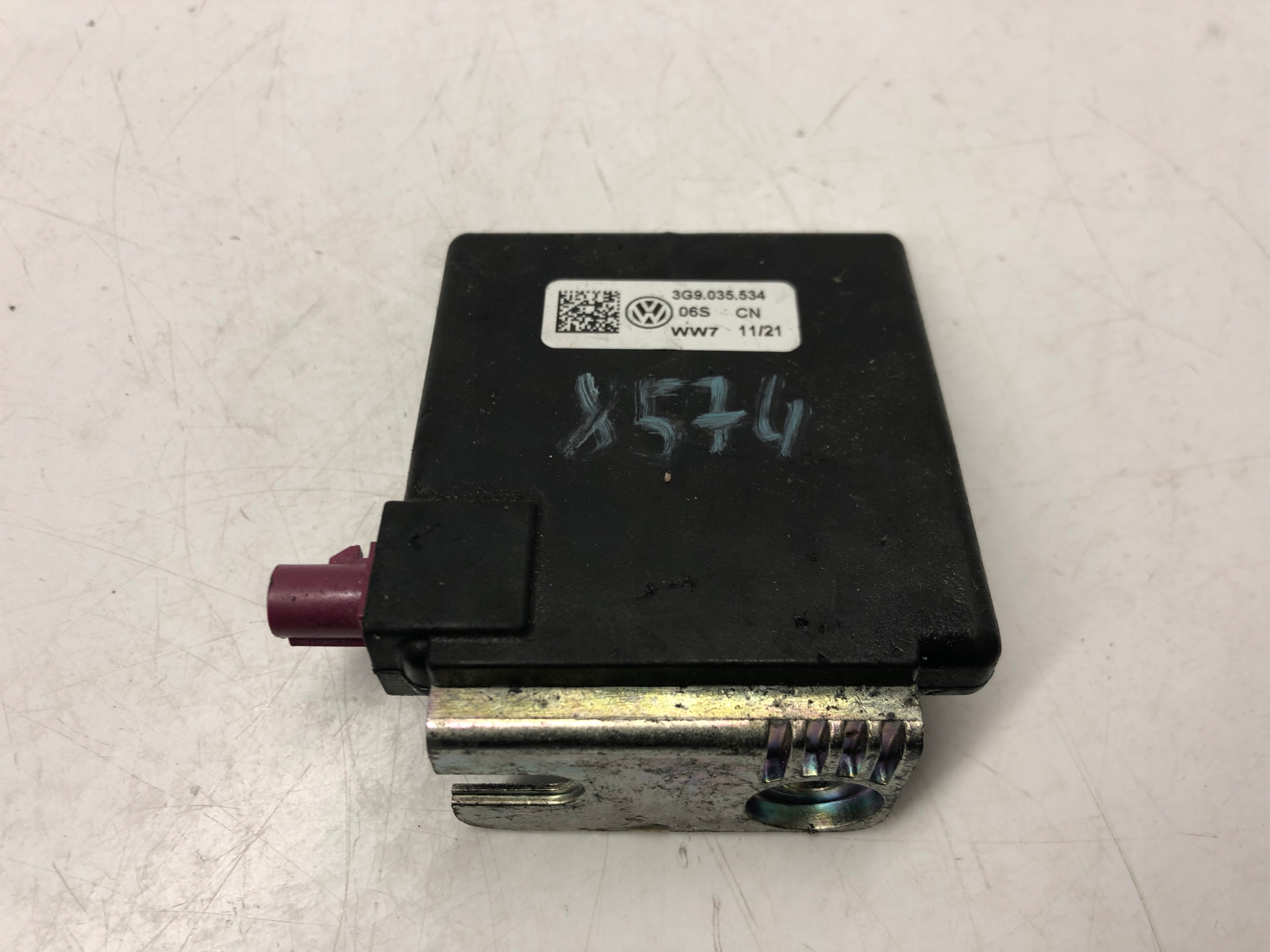 УСИЛИТЕЛЬ АНТЕННЫ VW CADDY 3G9035534