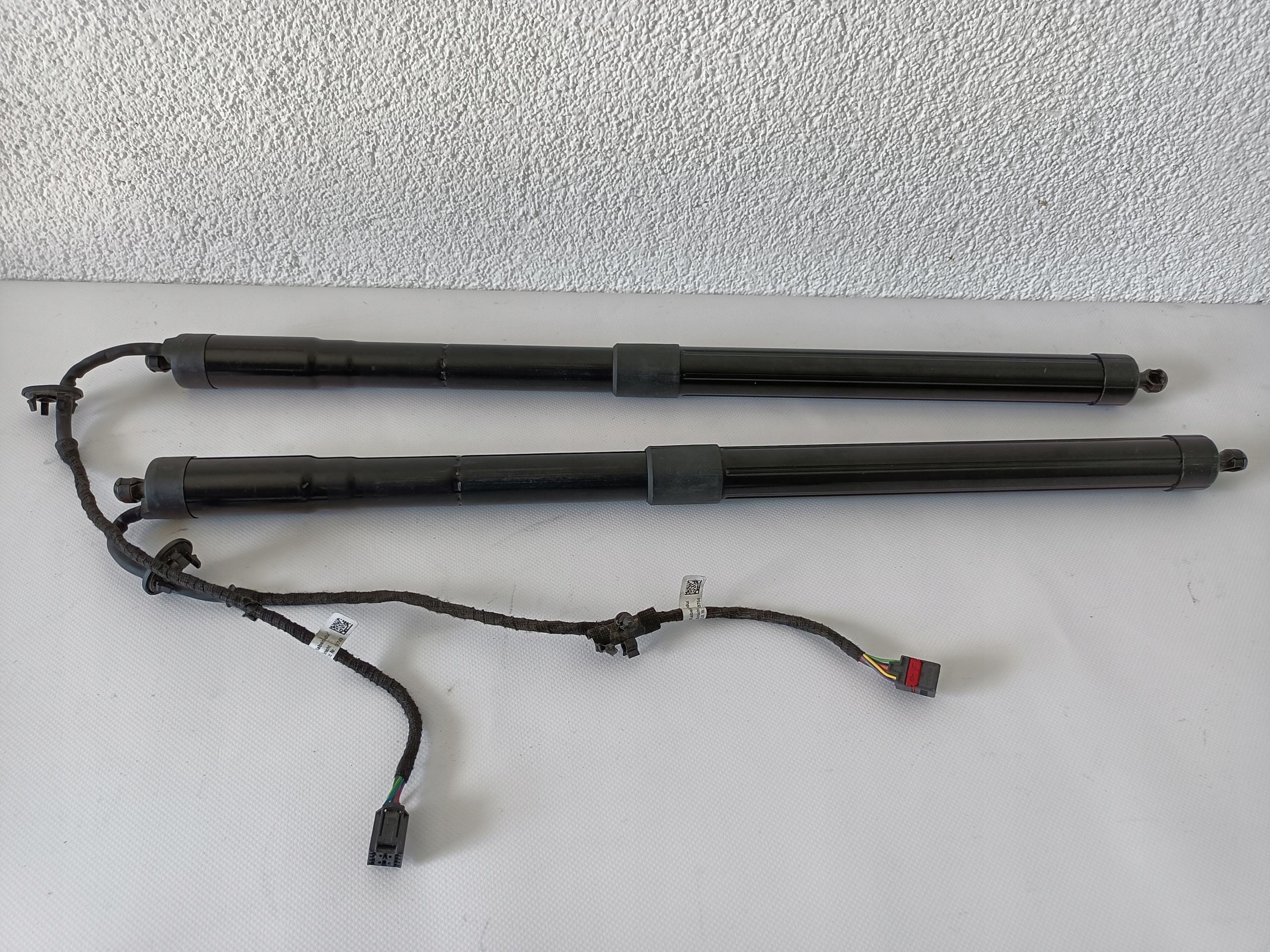 VW CAYENNE 958 TOUAREG ПРИВІД ЗАСЛІНКИ 7P6827851P