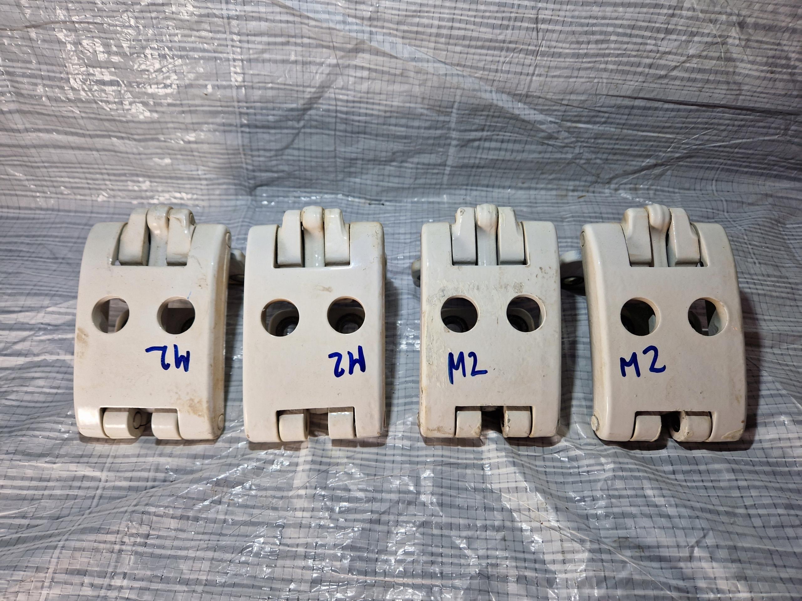 7c0000000 - VW CRAFTER II MAN TGE ПЕТЛЯ ЗАДНІХ ДВЕРЕЙ 360 КОМПЛ.