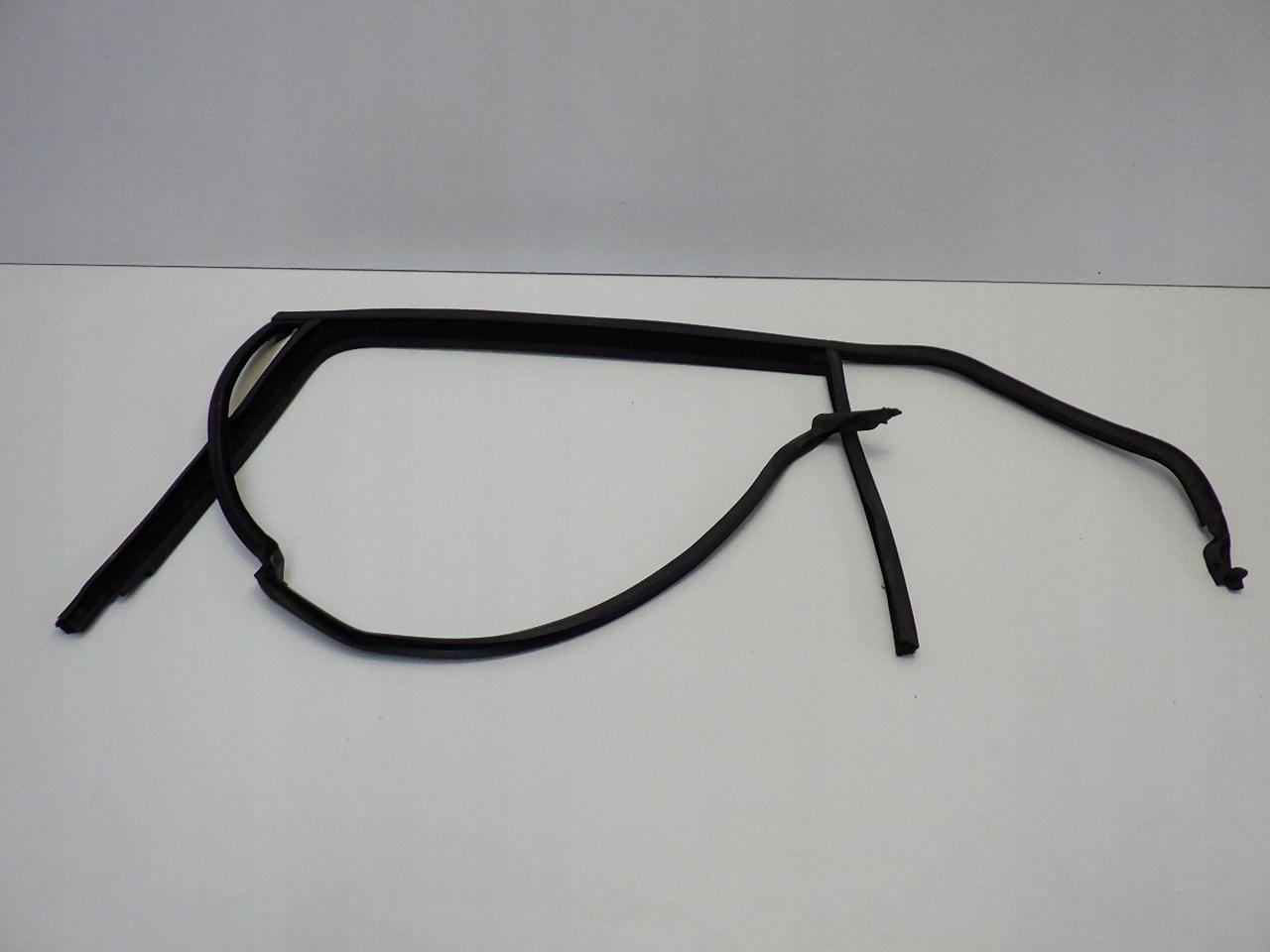 5H4839439C - VW GOLF VIII 8 21 УПЛОТНИТЕЛЬ ДВЕРНАЯ РАМА ЗАДНЯЯ ЛЕВАЯ