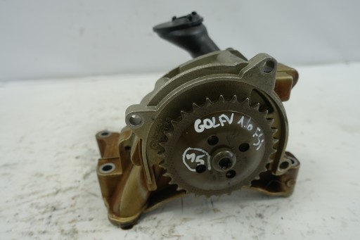 VW Golf V 1.6 FSI масляний насос 03c115105h