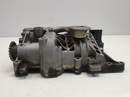 VW Golf V 2.0 FSI масляный насос 06a103535