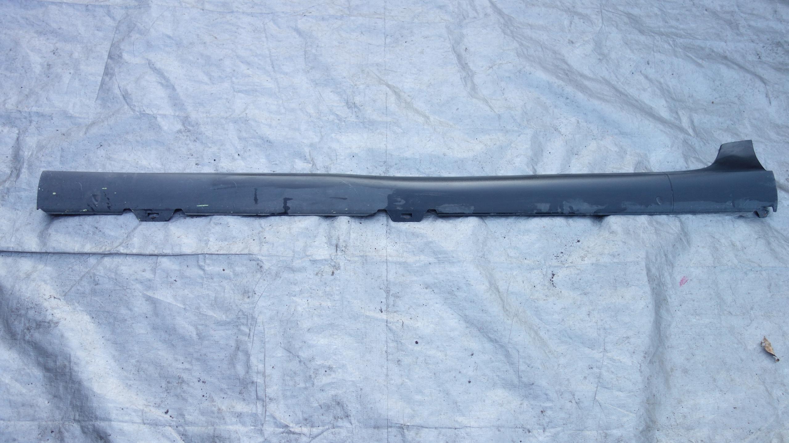 1K3853859B mih8 - VW Golf V GTI левая накладка на порог левая