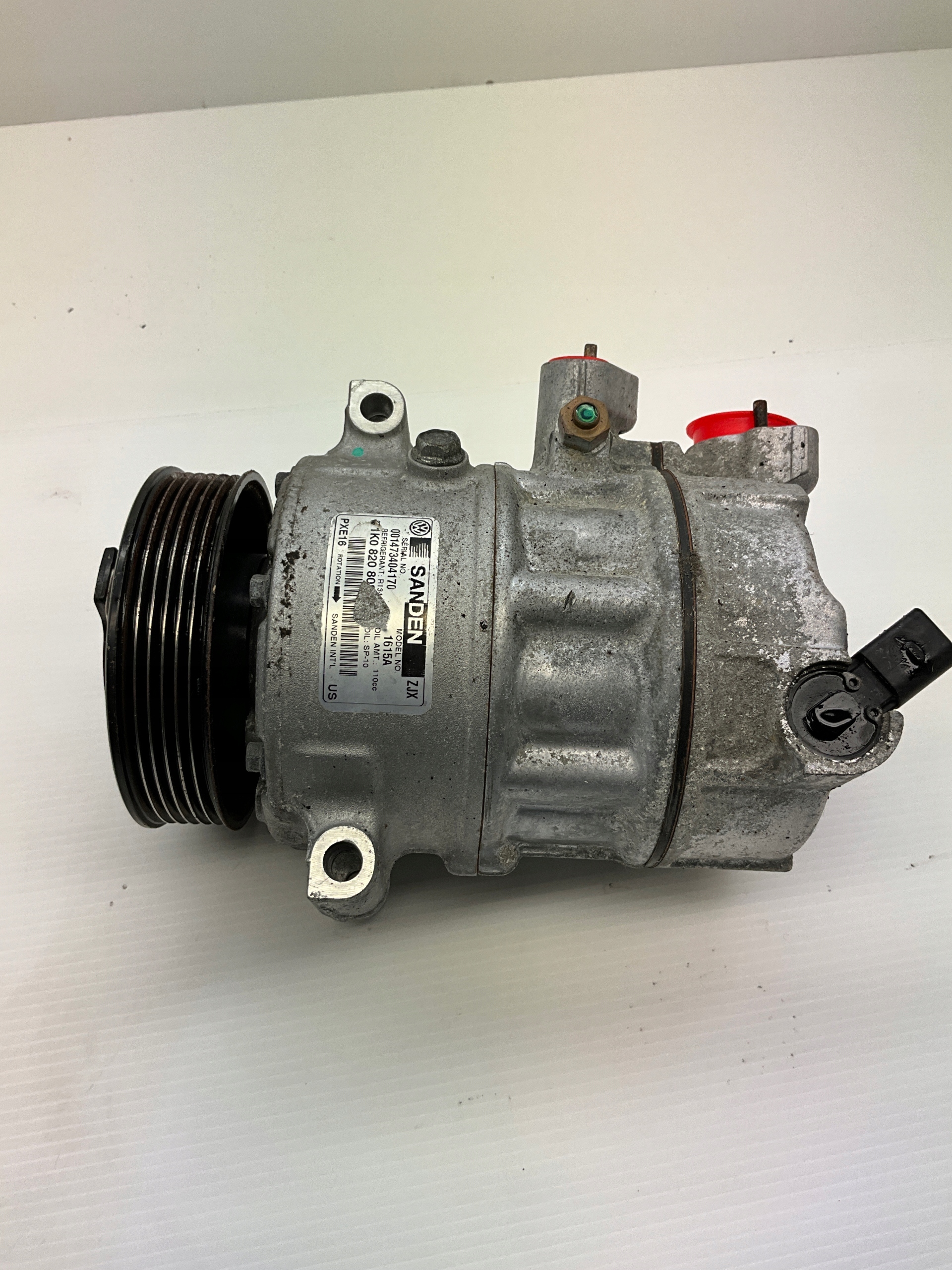 Компресор кондиціонера VW Jetta VI 1.6 1K0820808B