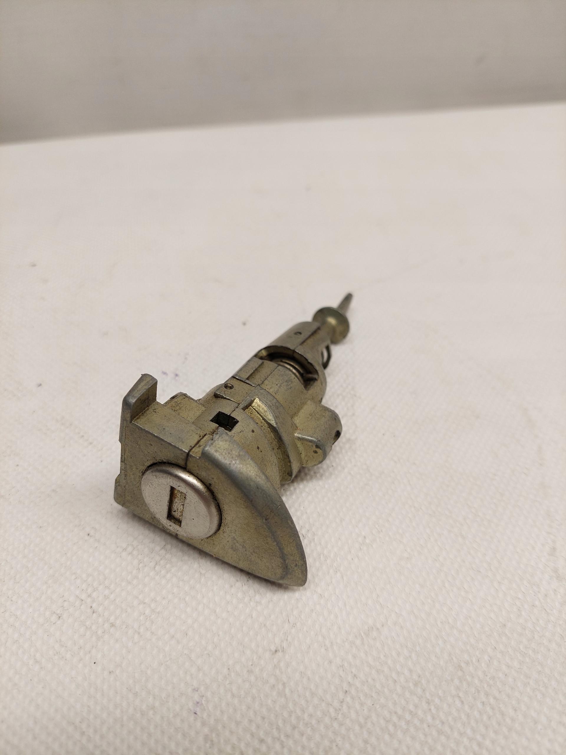 VW PASSAT 3C0837167 / 8B вставка замка ручки