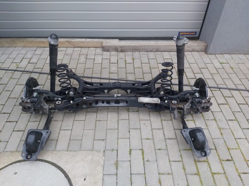 3G0 - Vw passat b8 1.6 tdi задня підвісна промінь 17r.